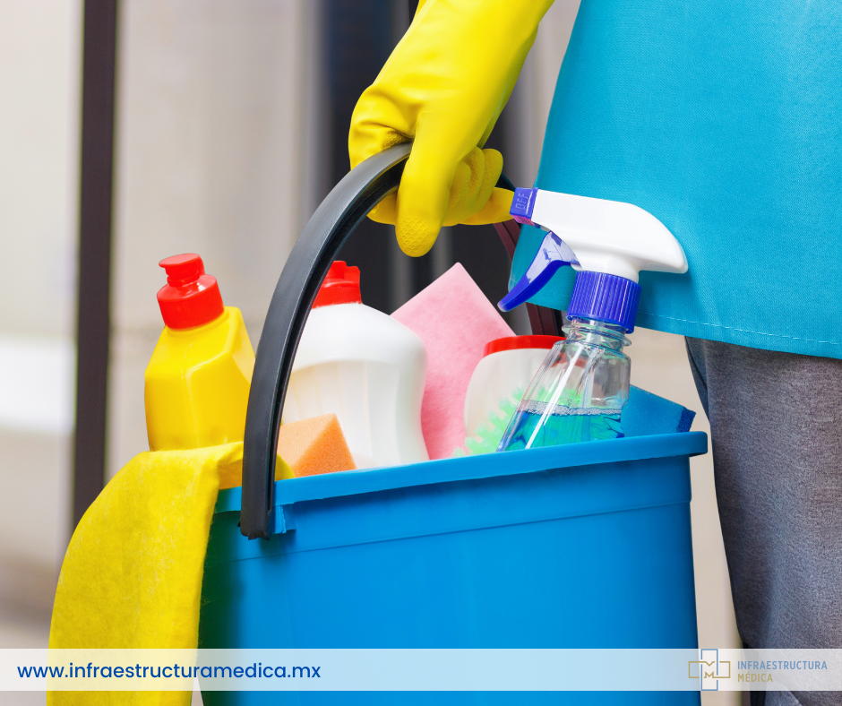 escritorio antecedentes Víctor Limpieza en Hospitales y Quirófanos | 5 Tips para mantenerlos limpios